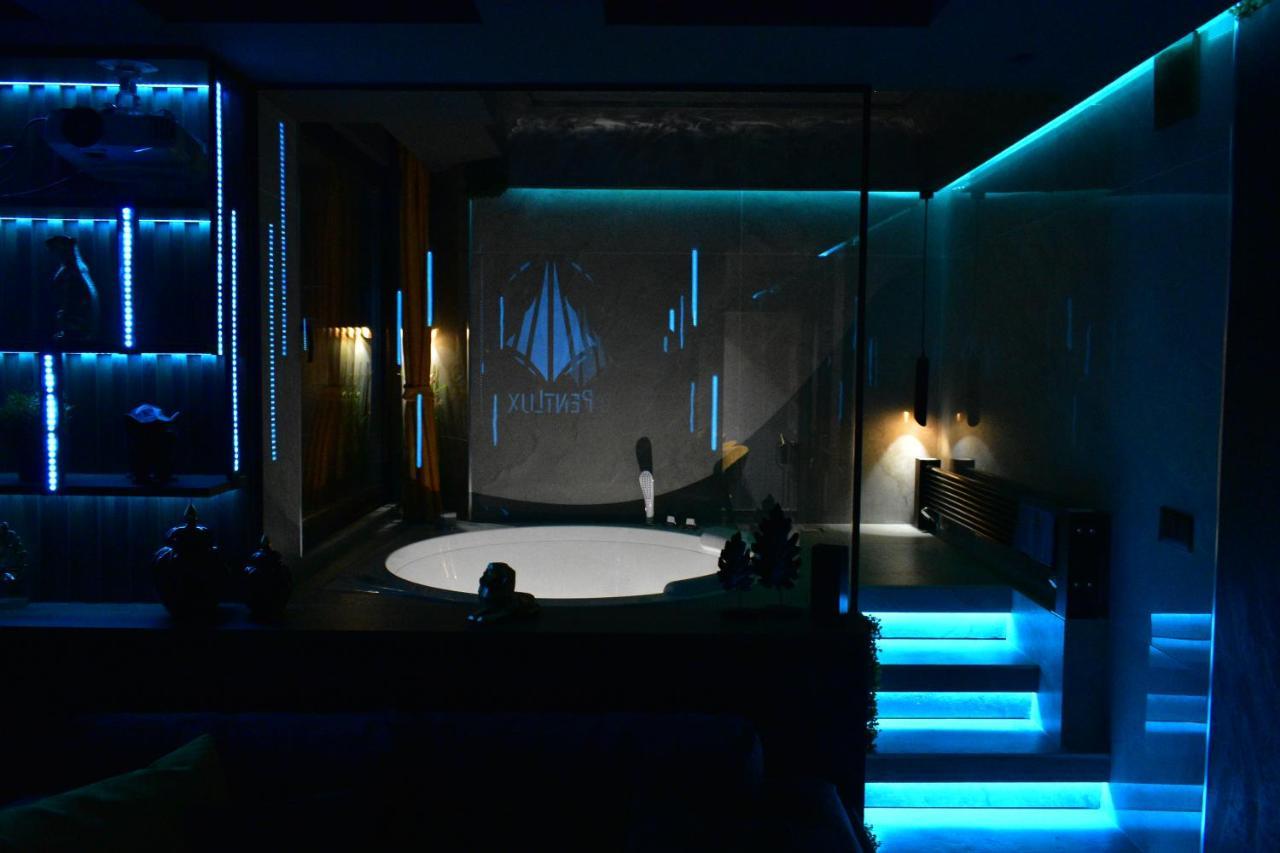 Pentlux - Spa Penthouse In The Heart Of Skopje Ngoại thất bức ảnh