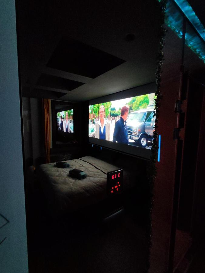 Pentlux - Spa Penthouse In The Heart Of Skopje Ngoại thất bức ảnh