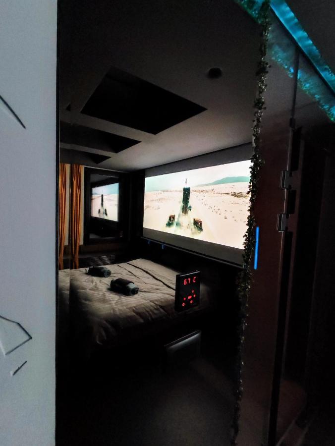 Pentlux - Spa Penthouse In The Heart Of Skopje Ngoại thất bức ảnh