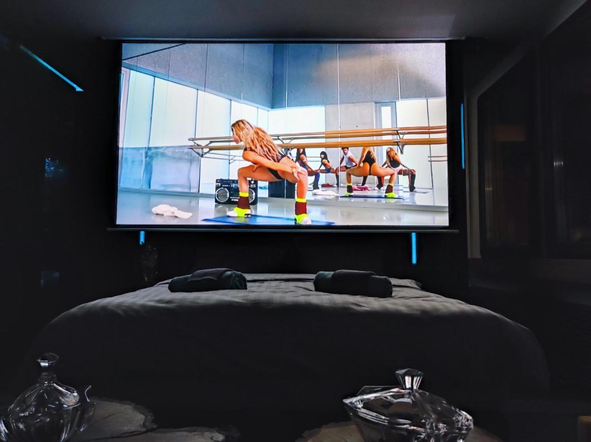 Pentlux - Spa Penthouse In The Heart Of Skopje Ngoại thất bức ảnh
