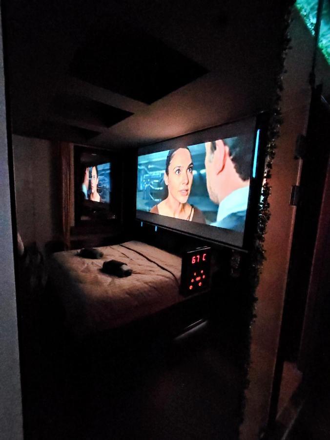 Pentlux - Spa Penthouse In The Heart Of Skopje Ngoại thất bức ảnh