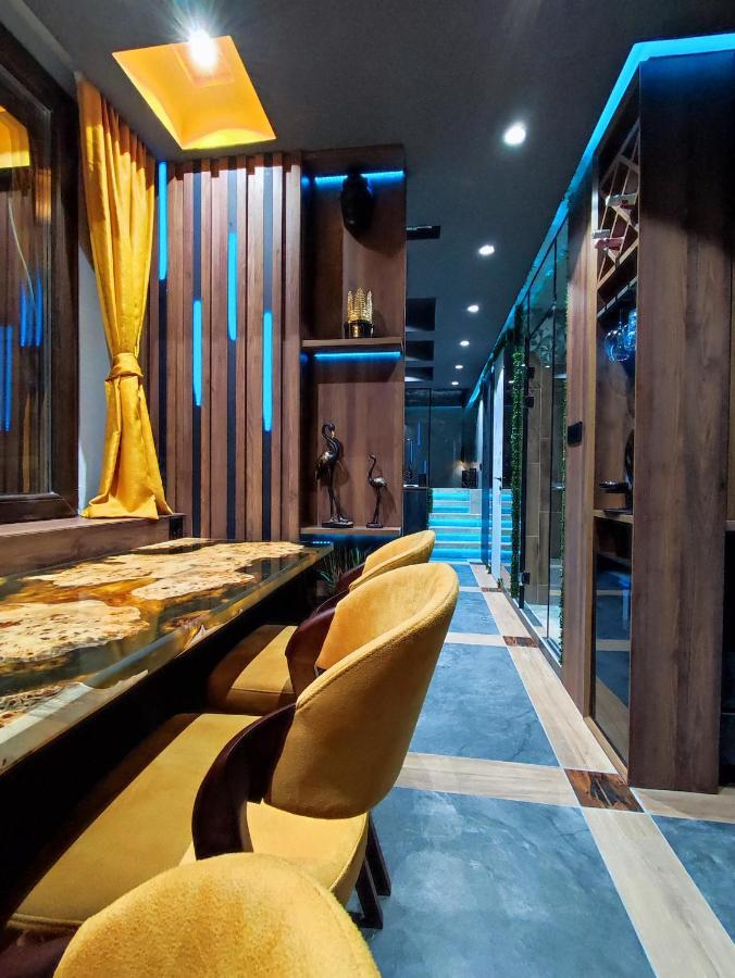 Pentlux - Spa Penthouse In The Heart Of Skopje Ngoại thất bức ảnh