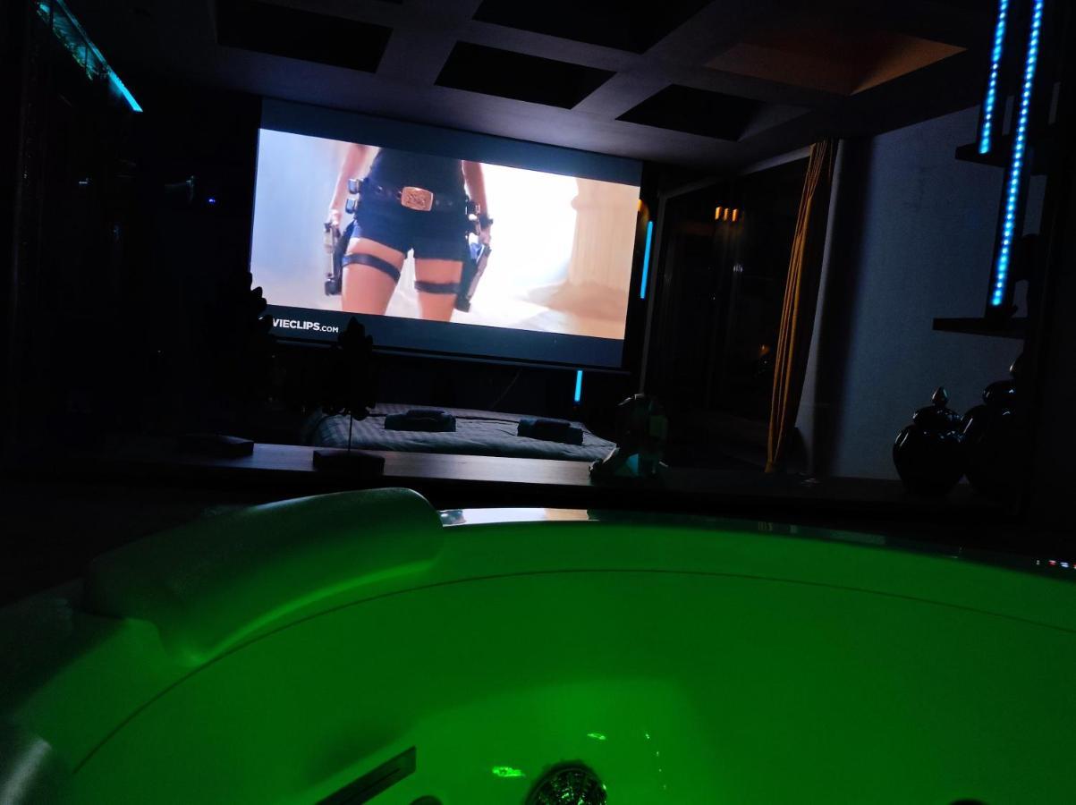 Pentlux - Spa Penthouse In The Heart Of Skopje Ngoại thất bức ảnh
